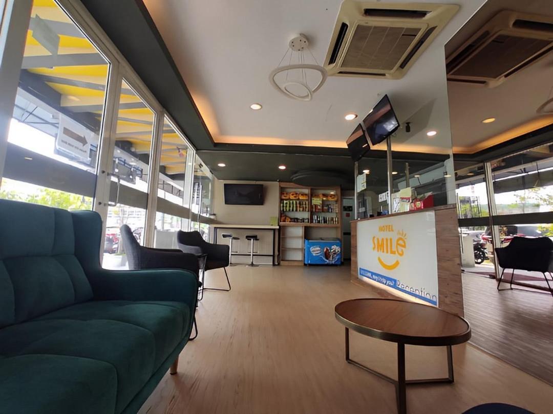 Smile Hotel C180 Cheras Selatan מראה חיצוני תמונה