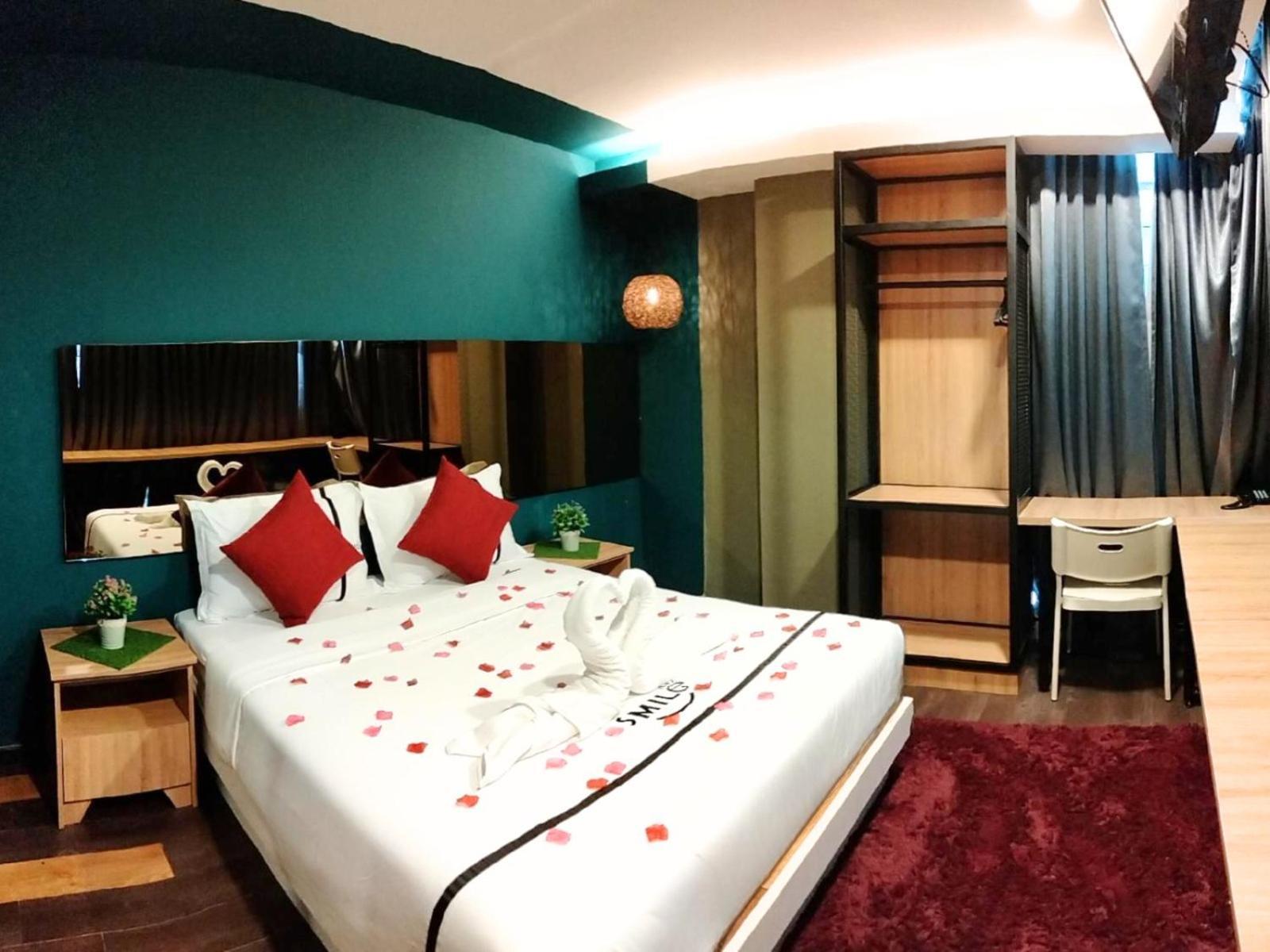 Smile Hotel C180 Cheras Selatan מראה חיצוני תמונה